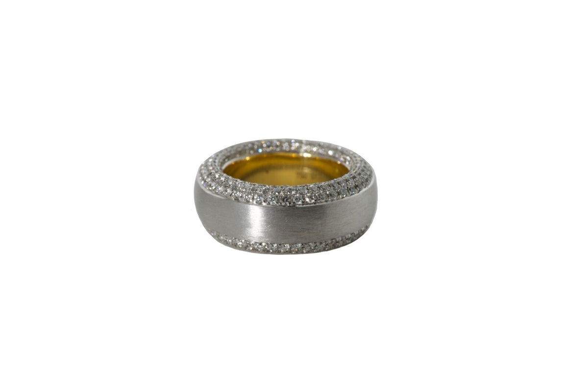 Ring aus  gebürstetem 750er Weißgold mit 344 Brillanten 2,71ct. F/VS0