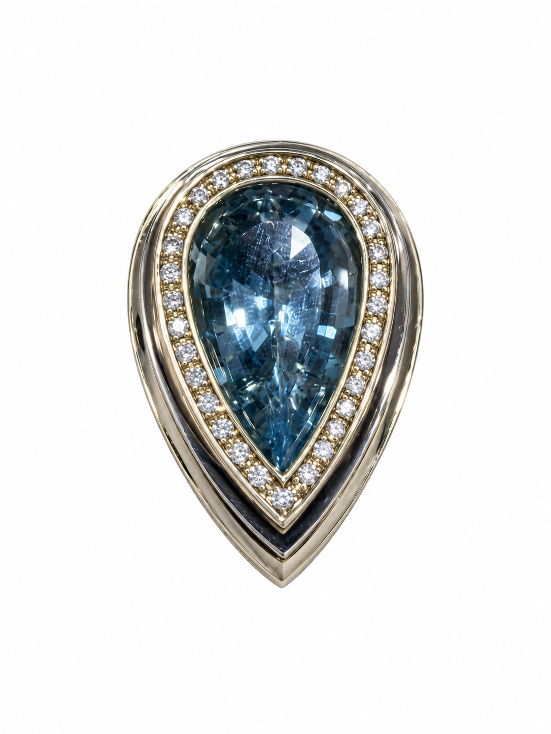 Aquamarin-Anhänger 20 ct in 750er Gelbgold mit Brillanten – Detailansicht